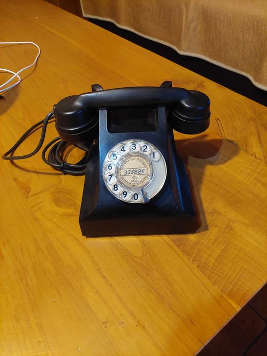 Telefone fixo de final dos anos 50 sec. 20. Baquelite preto. AEP 332