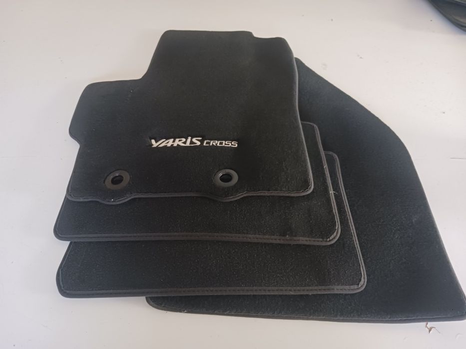 Oryginalne dywaniki welurowe Toyota Yaris cross