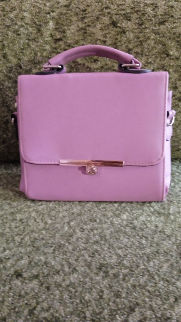 Фиолетовая сумка.