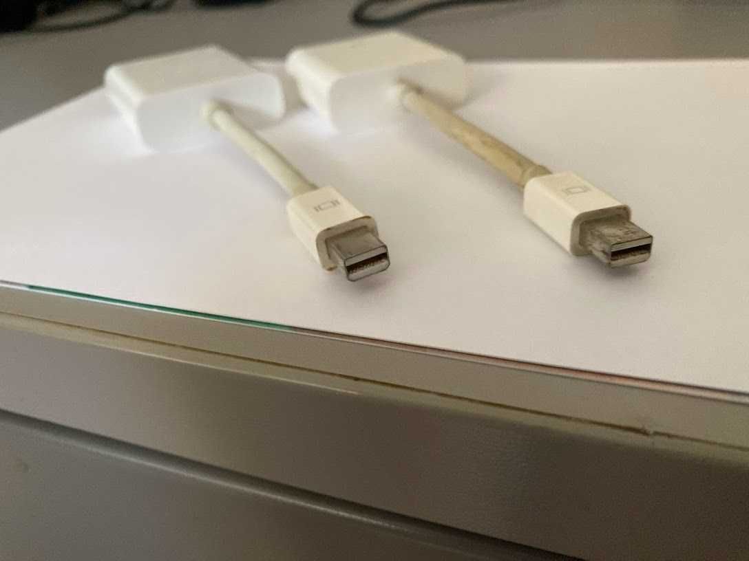 Adaptadores oficiais Apple de MAC p/VGA e DVI