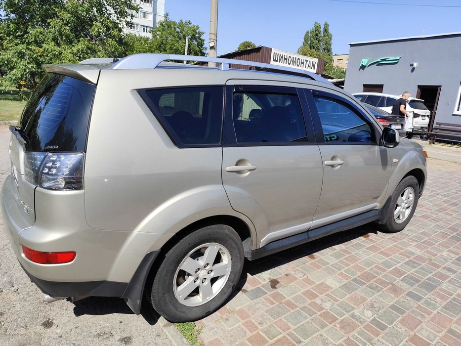 Продам  Mitsubishi OUTLANDER XL