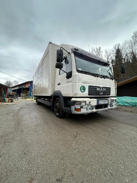 Man le 12.180 kontener z windą.