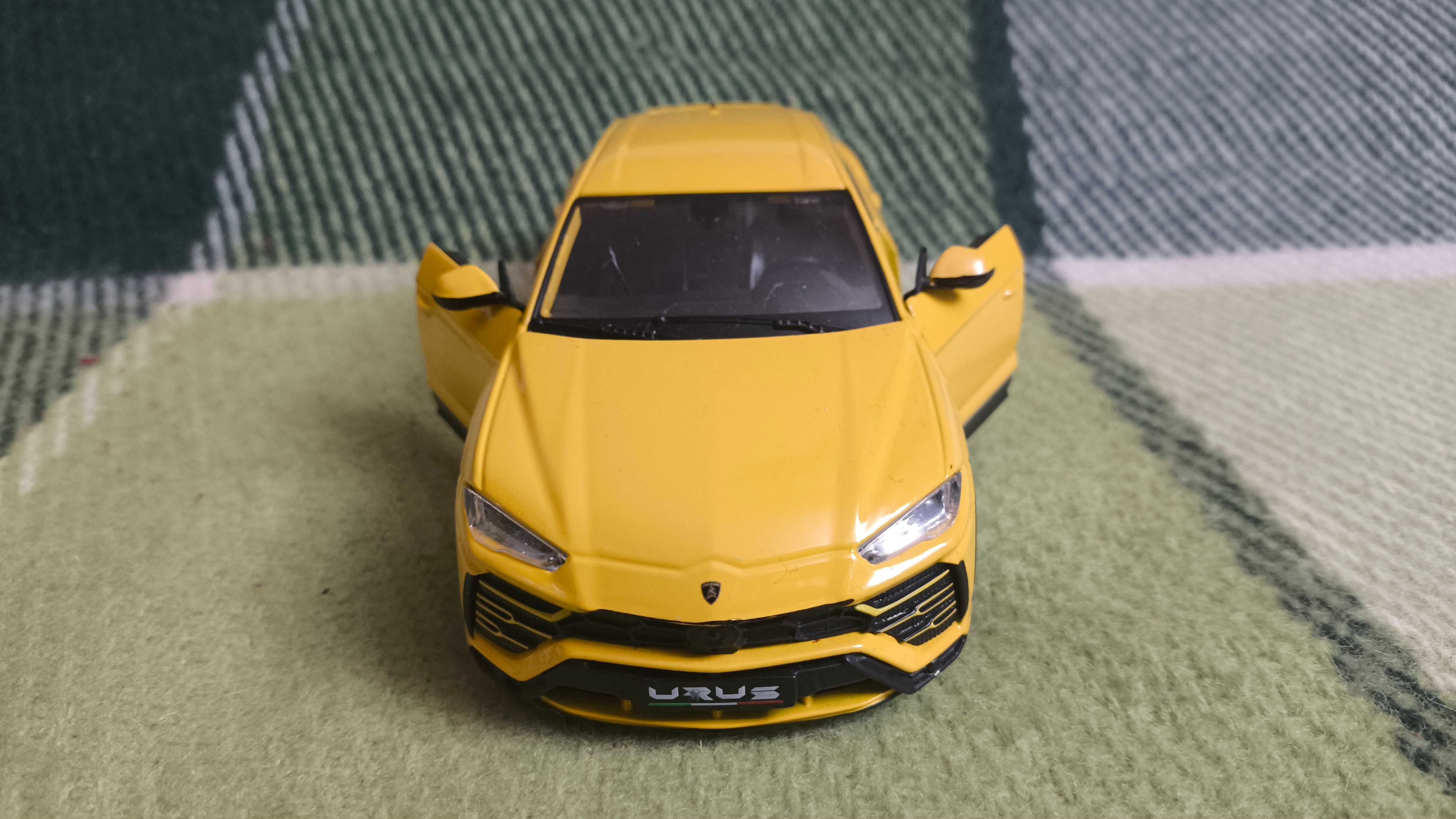 Машинка Lamborghini Urus 1.24 Maisto