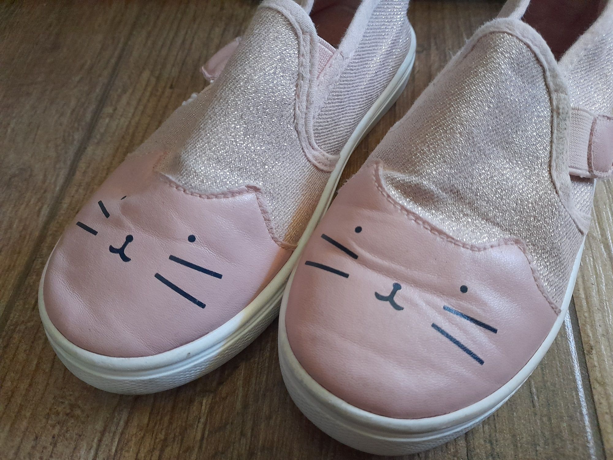 Kapcie szkolne tenisówki trampki dziewczęce buty na zmiane r. 29 rzepy