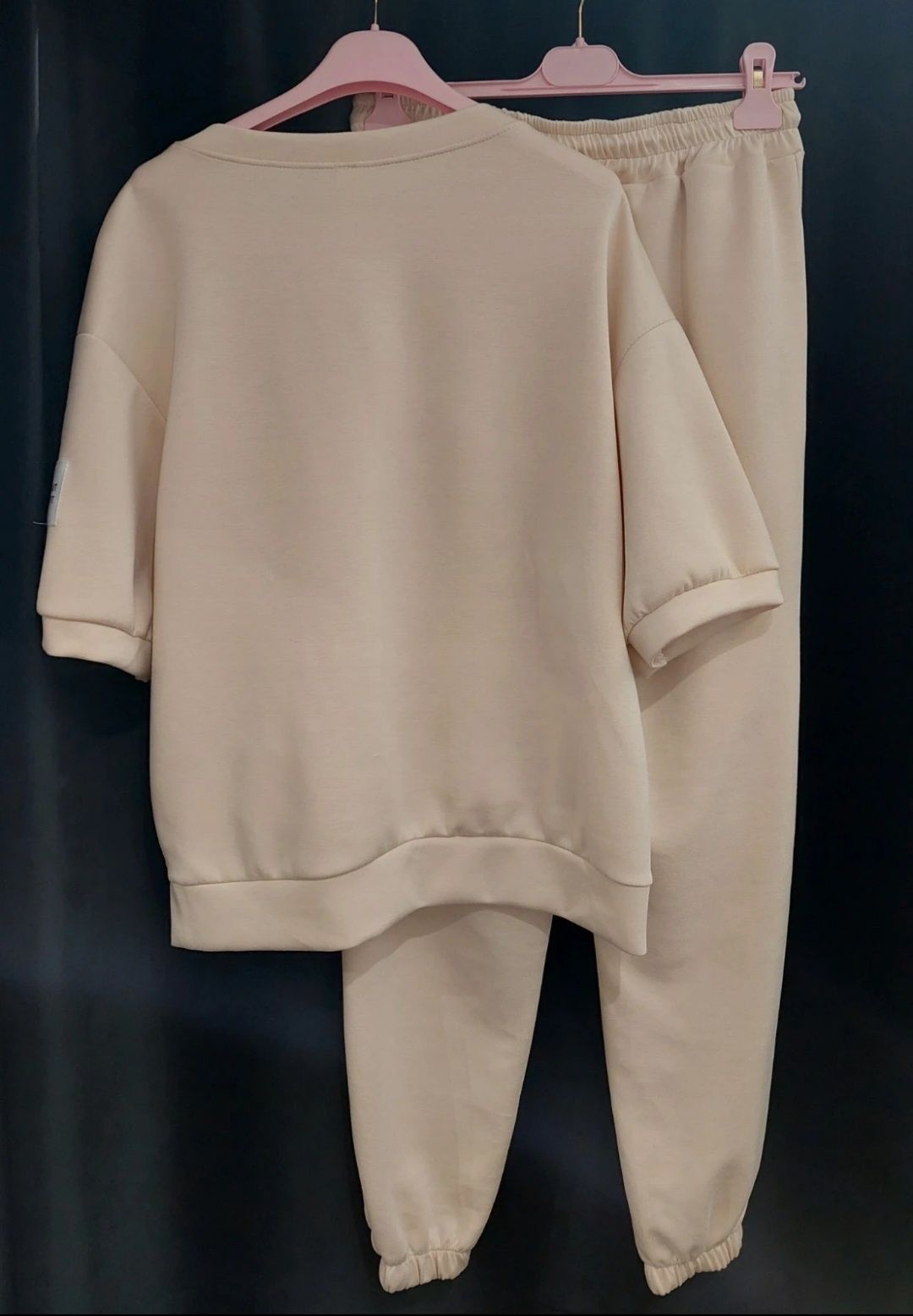 Dres komplet damski bluza krótki rękaw plus spodnie masełko kolor krem