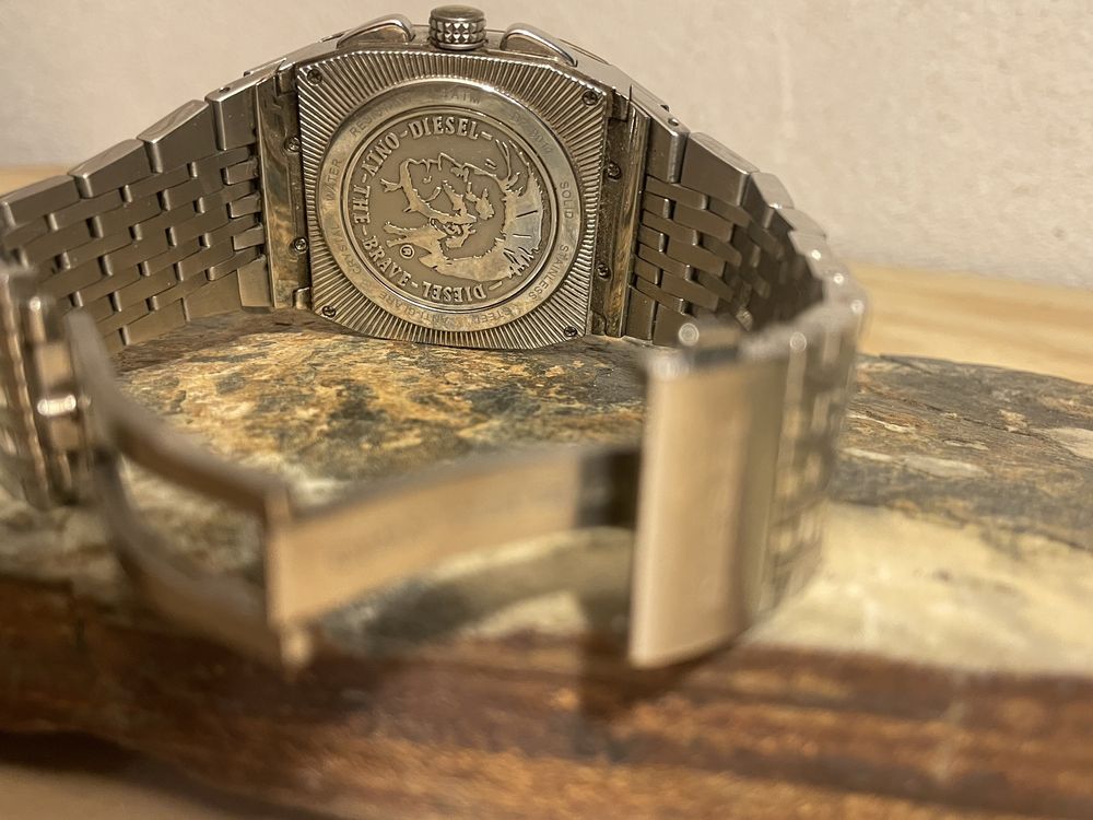 Relogios Disiel e Swatch