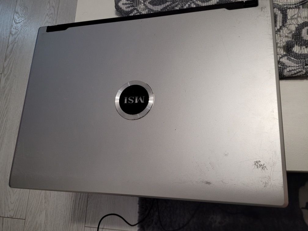 Laptop MSI ms 6833b