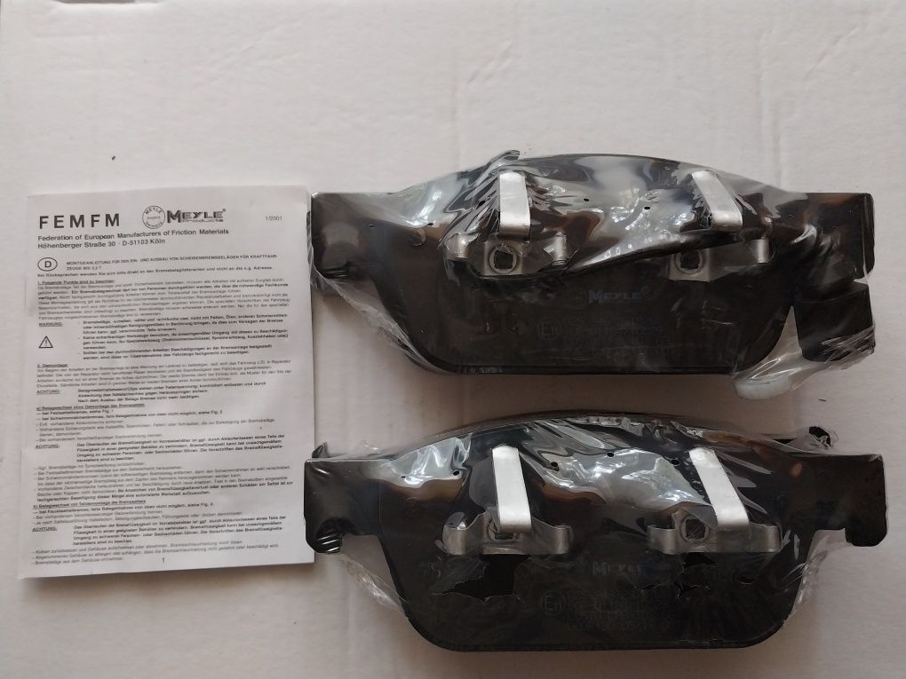 Передні гальмівні колодки VW T5 2.0 TDI/BiTDI з датчиком 2009-