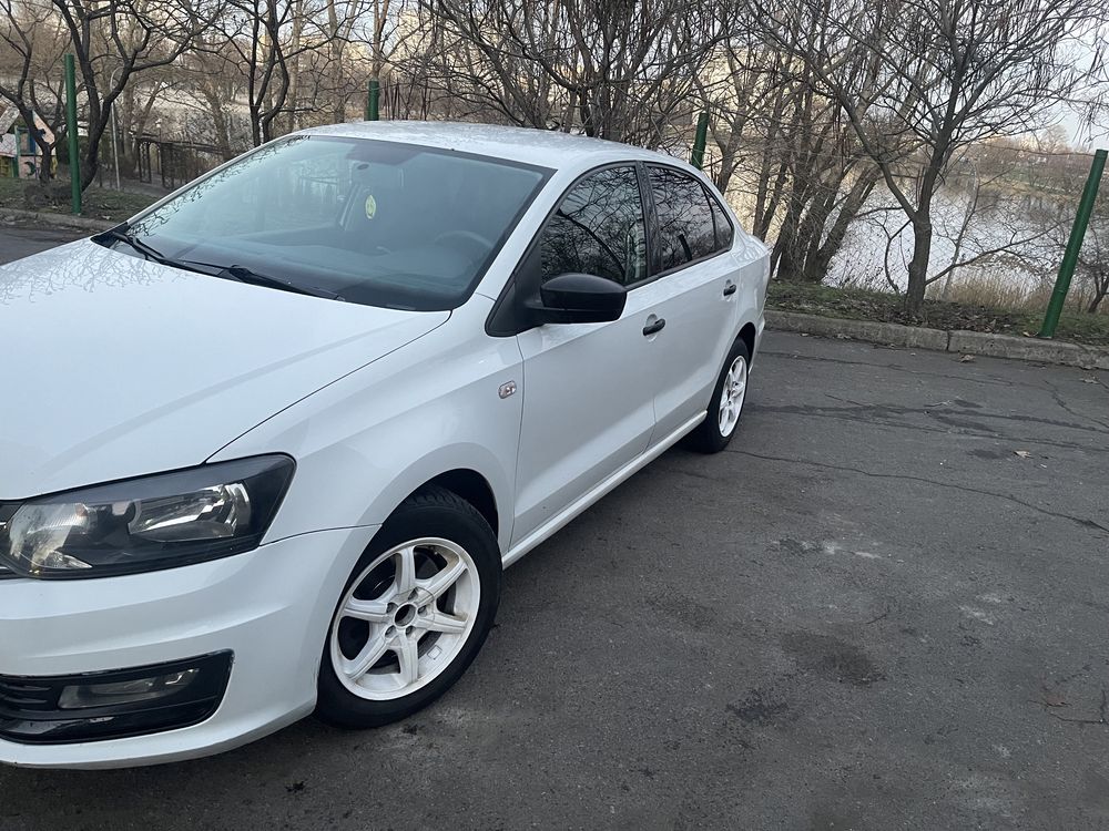 Volkswagen polo sedan 2016