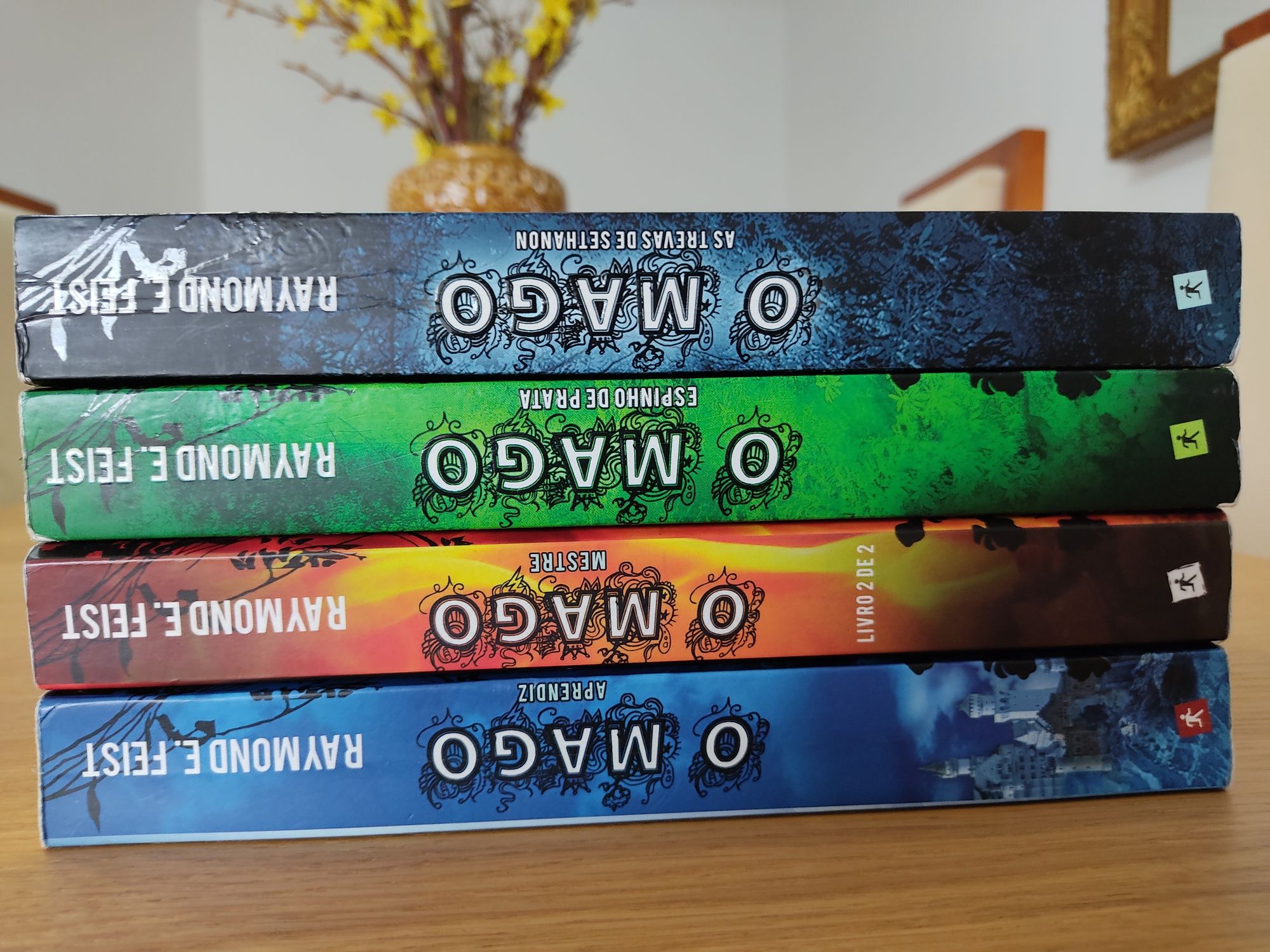 Livros da saga "O Mago".