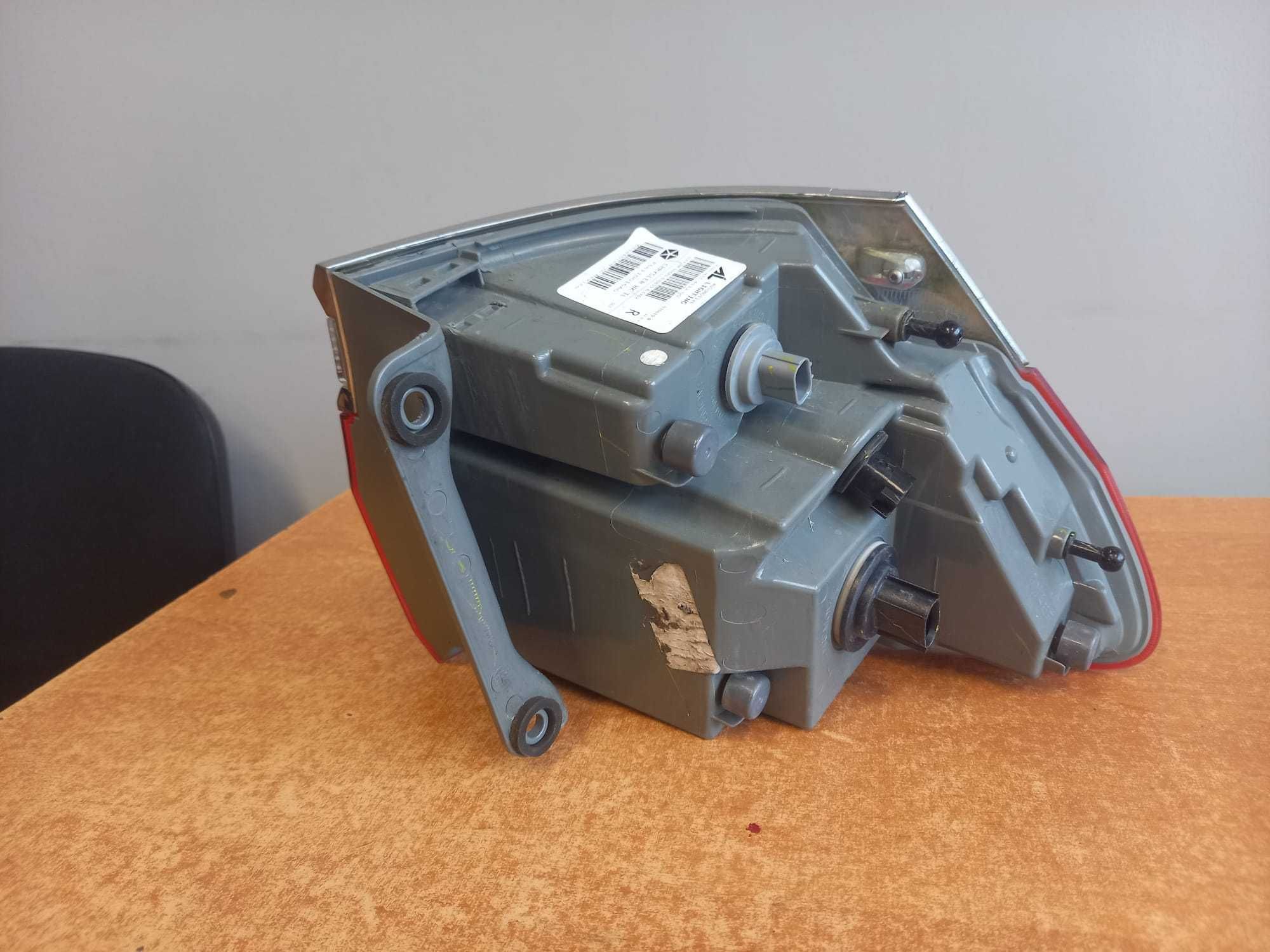 lampa tył tylna lewa Jeep Grand Cherokee WK2 LIFT 19r.