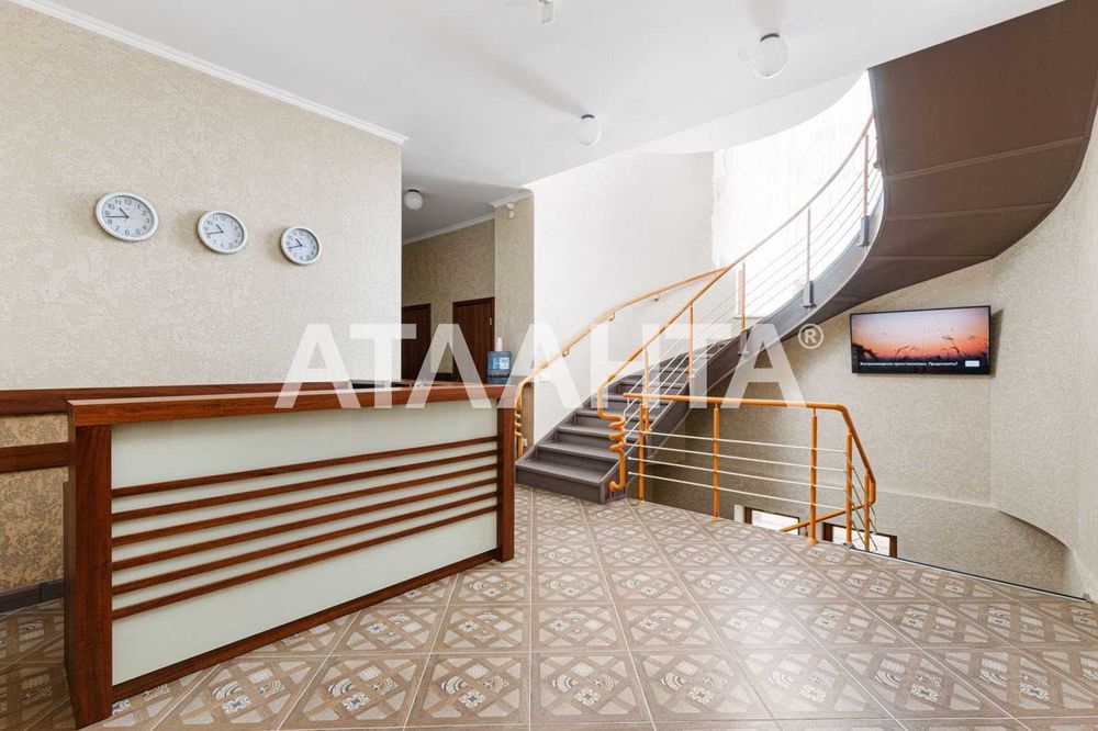 Гостиница в пешей доступности 13 фонтана! Бассейн!