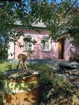 Великий цегляний будинку в Олишівці. Біля центру.