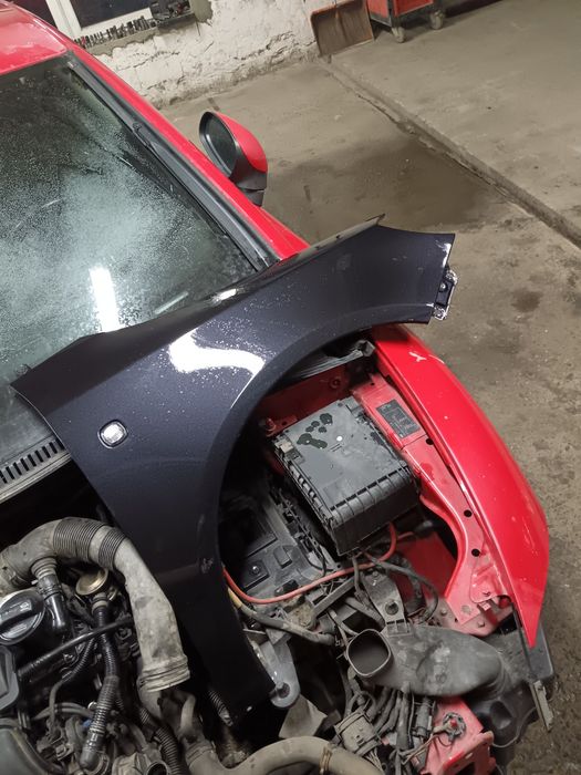 Skodą Fabia 2 Fabia 2 błotnik prawy przedni czarny ladny