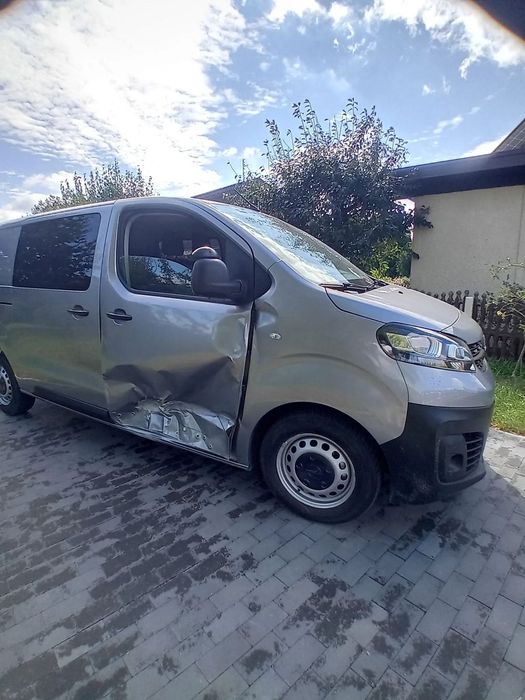 Opel Vivaro Sprzedam Opel Vivaro 6 osobowy brygadówka