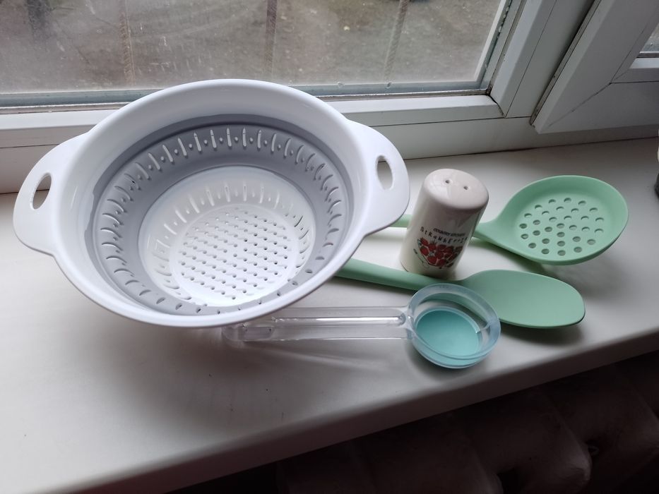 Продаю набір з кухонних предметів посуду