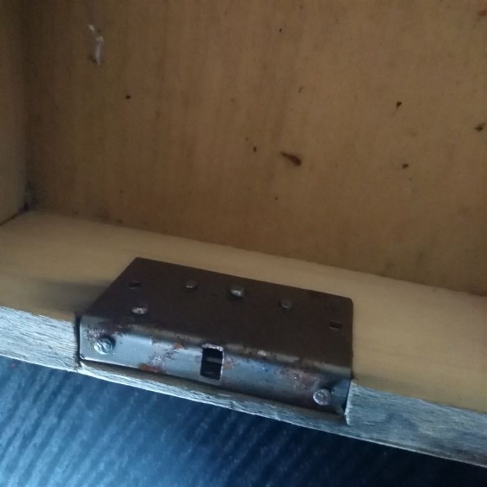 stara skrzynka szkatułka drewniana na kluczyk
