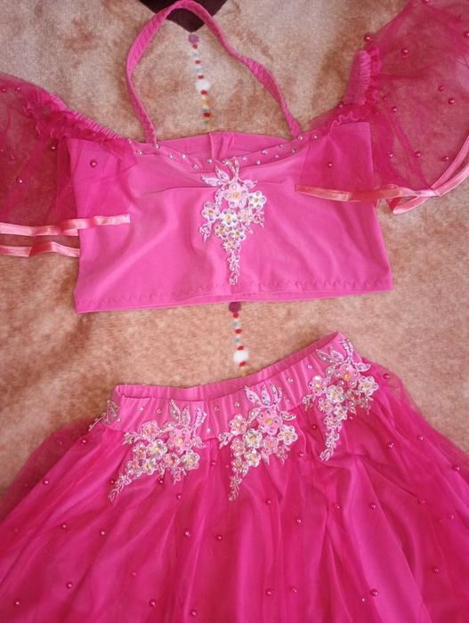 Костюм - східні танці.