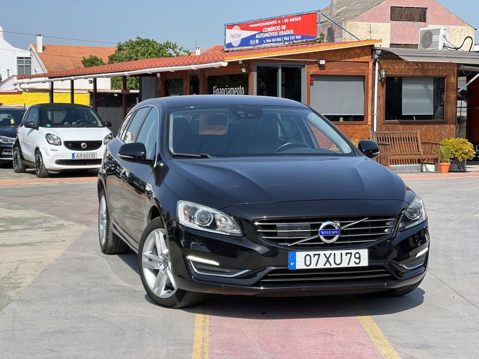 Volvo V60 D6 Plug-In-Hybrid AWD Geartronic Momentum