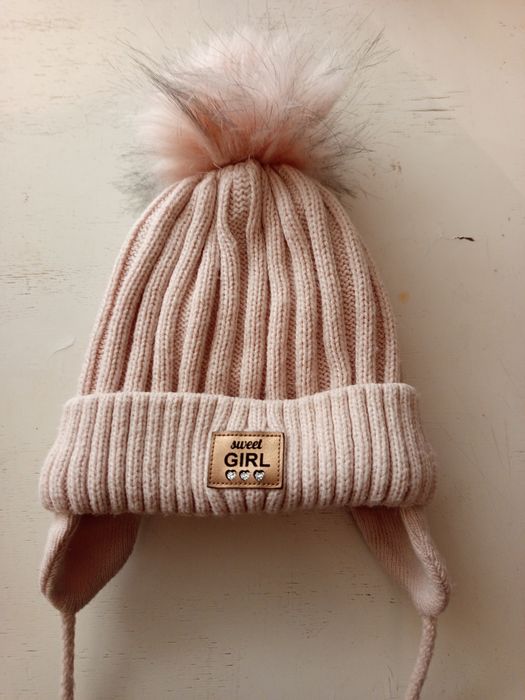 Зимова шапка для дівчинки