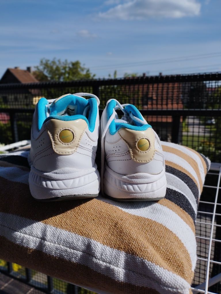 Nike buty sportowe sneakersy damskie białe r.38