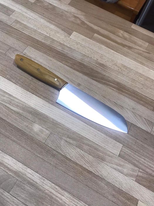 Nóż w stylu japońskiego santoku
