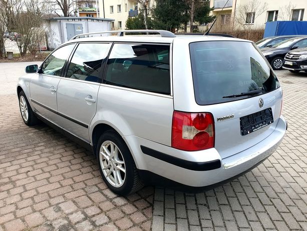 Volkswagen Passat 1.6 benzyna Klimatronik Grzane fotele Niski przebieg
