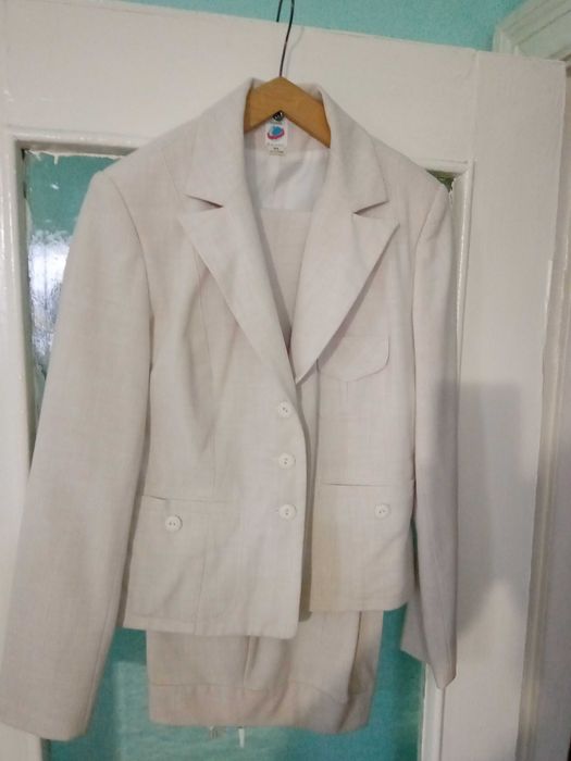 Костюм жіночий  "трійка"