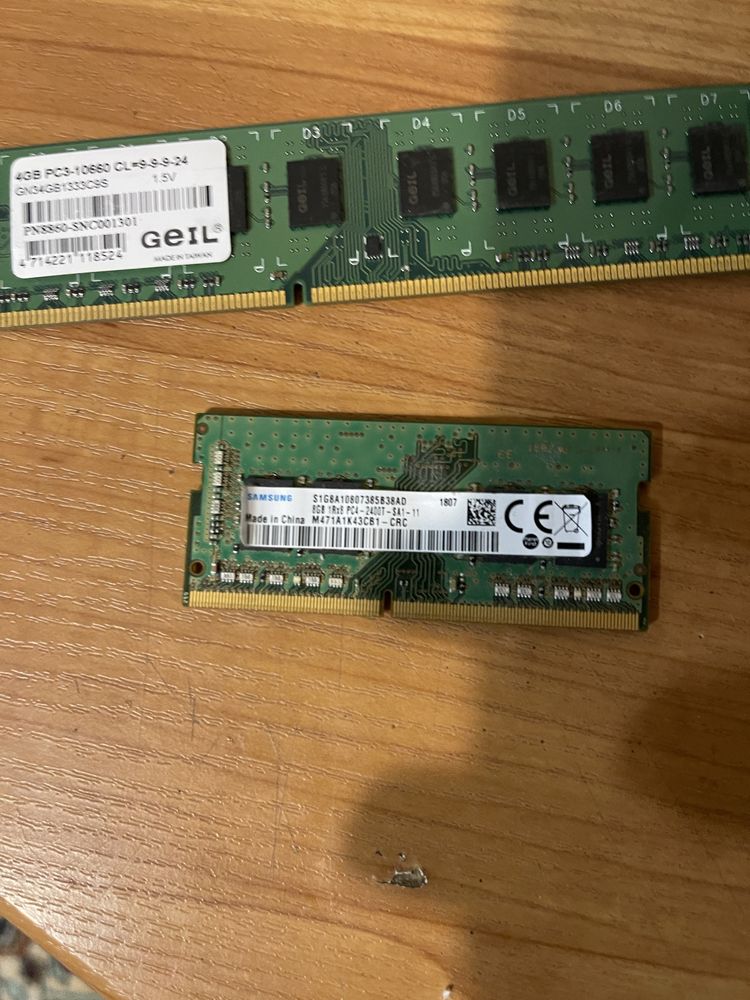Продам 2 плашки оперативной памяти DDR4 и DDR3