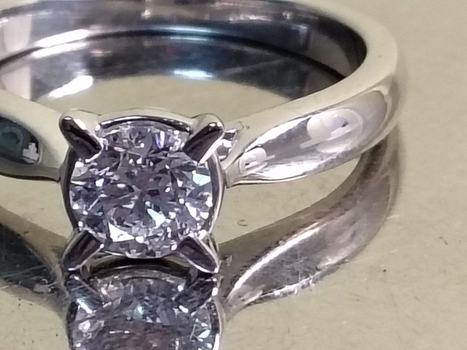 Каблучка з діамантом GIA сертифікат