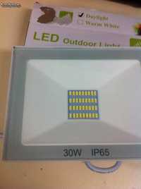 Projectores de Leds 20W 2000 lumens p/ exterior novos