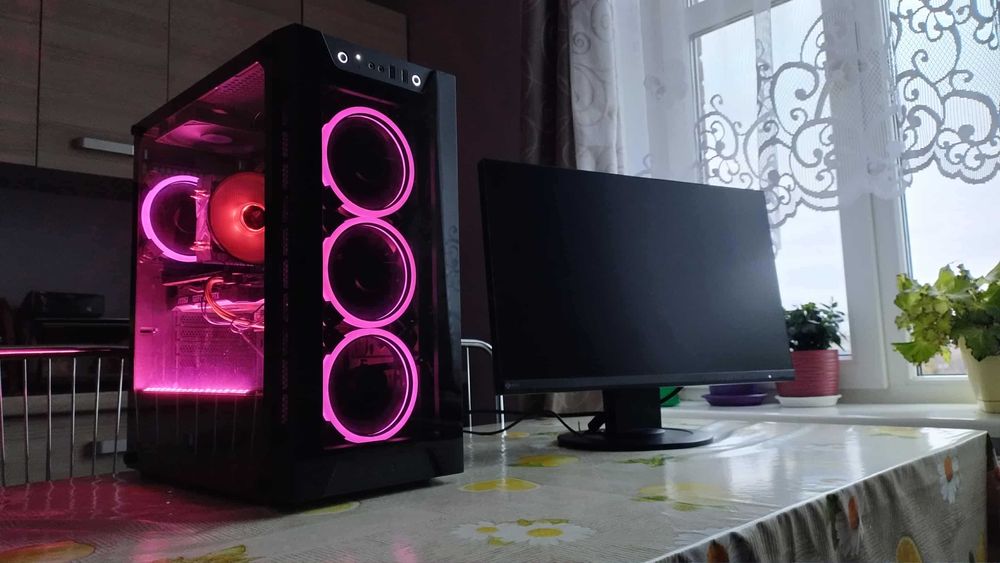 Komputer do gier z monitorem i5-11600K, 32 GB RAM, GeForce RTX