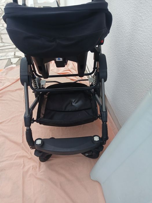 Carrinho com ovo e muda fraldas tudo 5 euros.