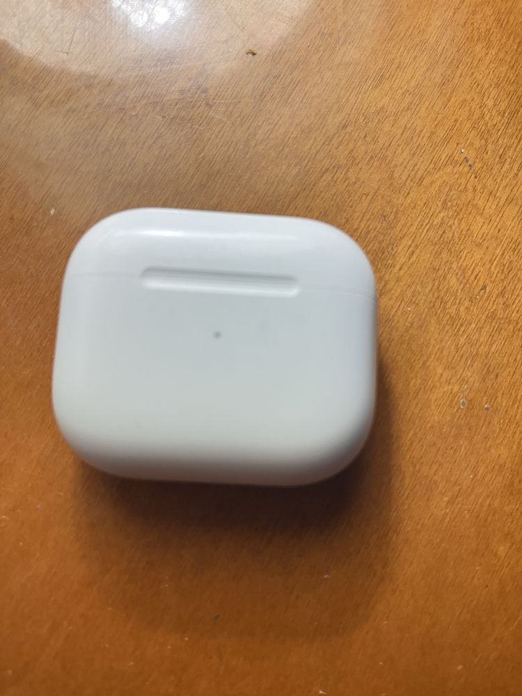 Airpods навушник і кейс