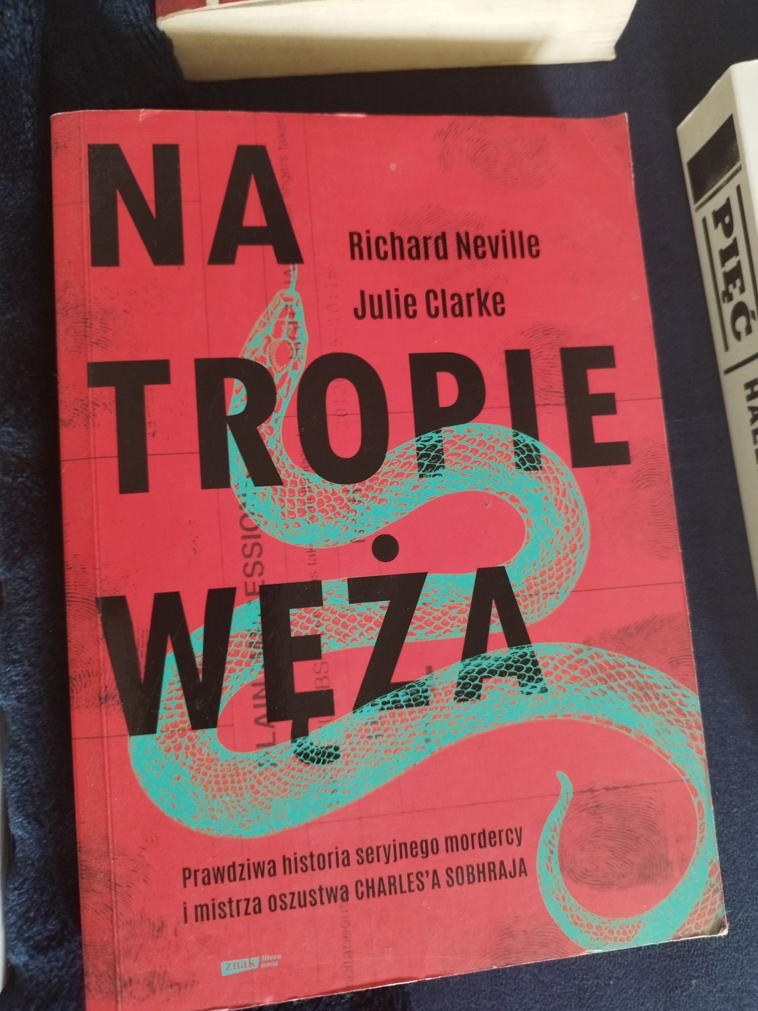 Na tropie Węża. Prawdziwa historia seryjnego mordercy i mistrza oszust