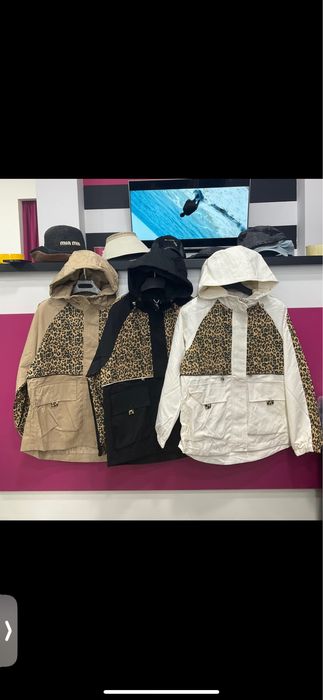 Жіноча вітровка з лео принтом