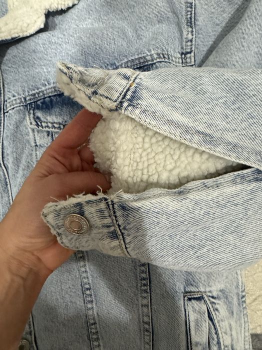 продам крурточку  джинсовую oвер bershka