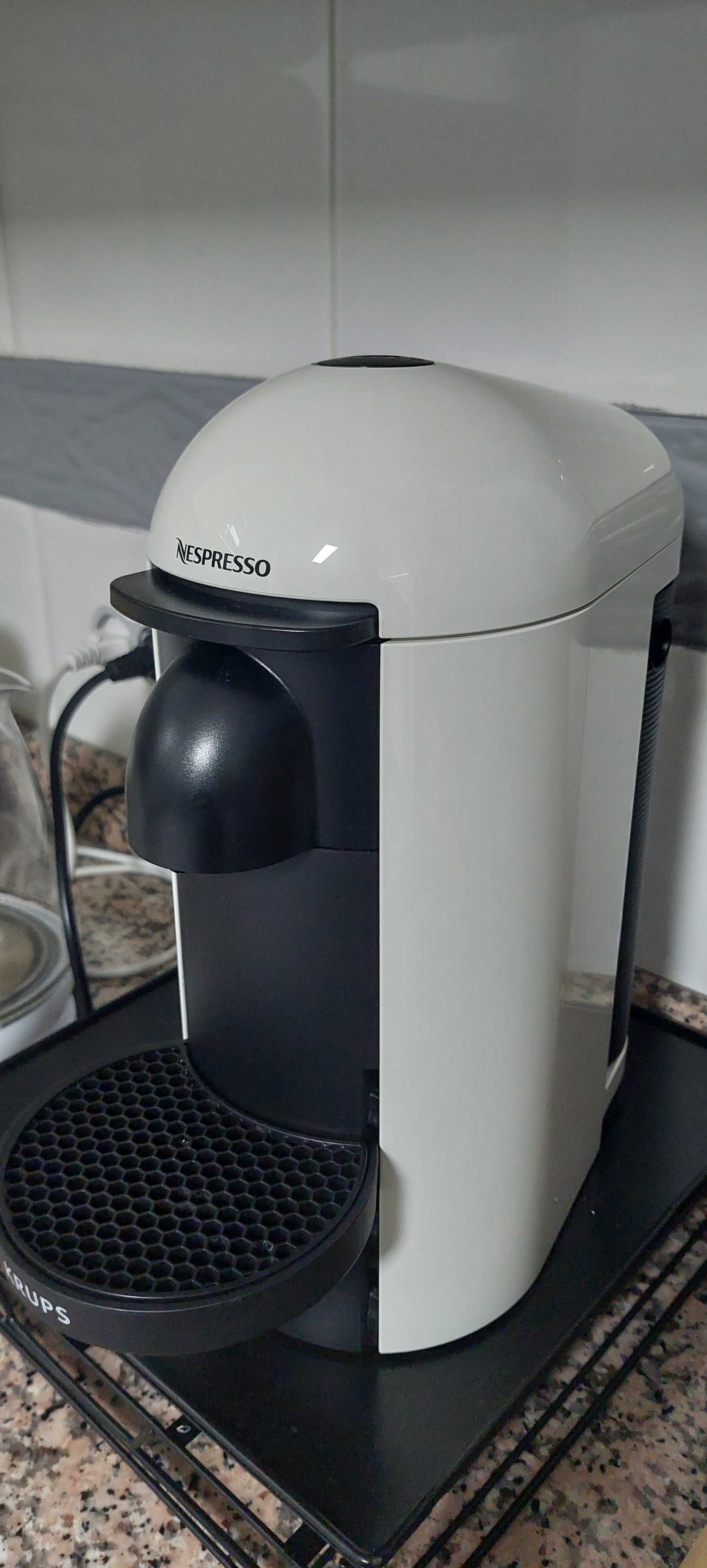 Maquina de cafe Nespresso vertuo plus