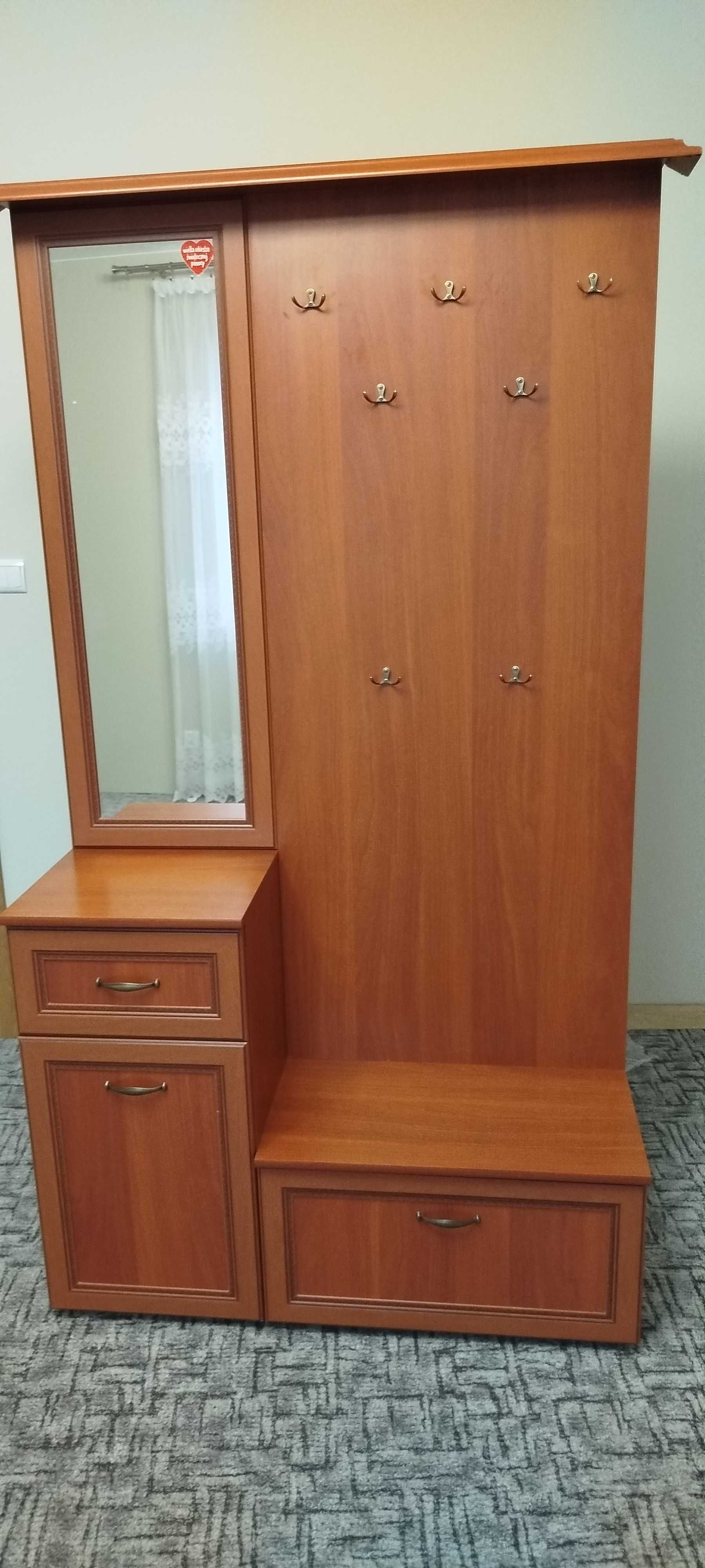 Meble do przedpokoju z lustrem