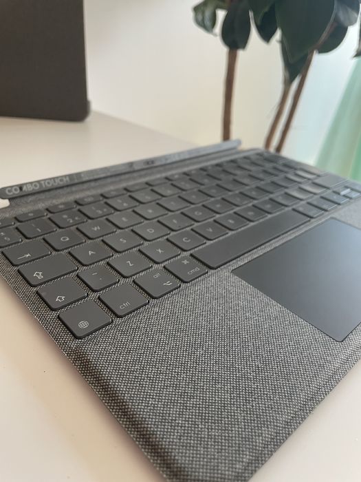 Logitech Combo Touch (Teclado e case de iPad)