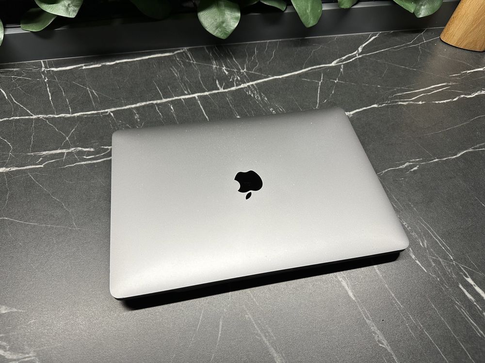 Macbook Pro 13” 2019 Touch Bar 4x Thunderbold i7 16GB 500GB 98%