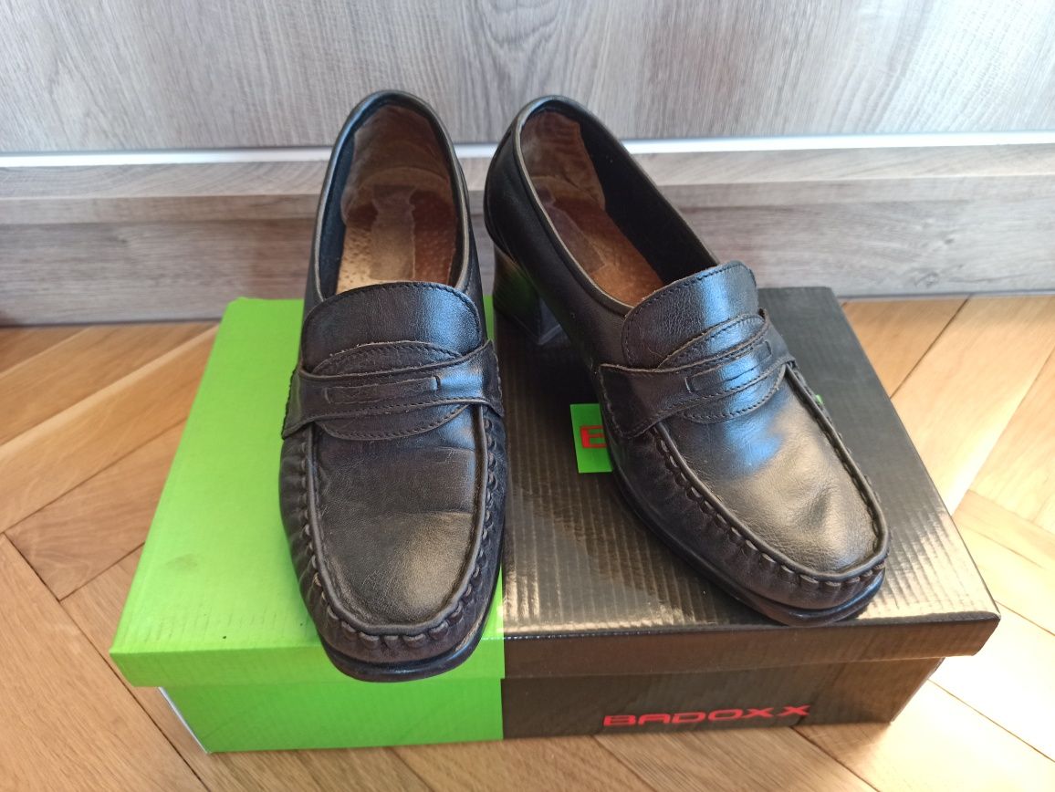 Buty czarne typu mokasyny rozmiar 38