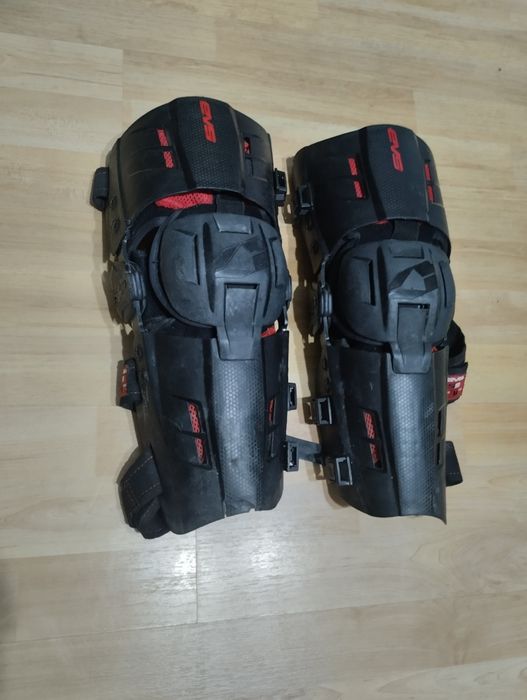 Ortezy/ochraniacze na kolana, EVS RS9, rozmiar M. Cross żużel enduro
