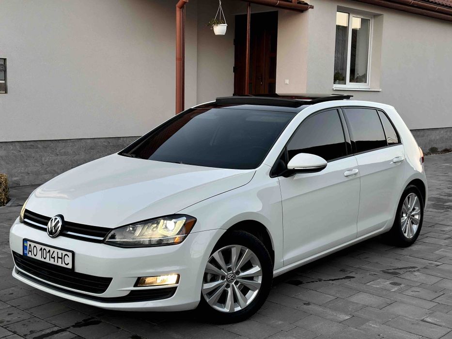 Volkswagen  Golf  2015 року.