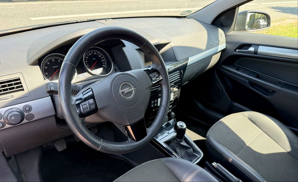 Opel Astra H GTC 2009 1.8 140 KM Xenon Alufegi PDC Tempomat