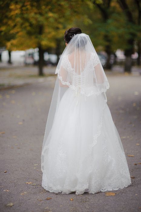 Изысканное свадебное платье А-силуэта