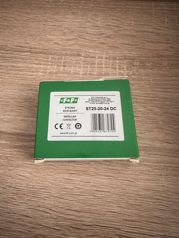 Stycznik modułowy F&F ST25‑20 24 V DC.