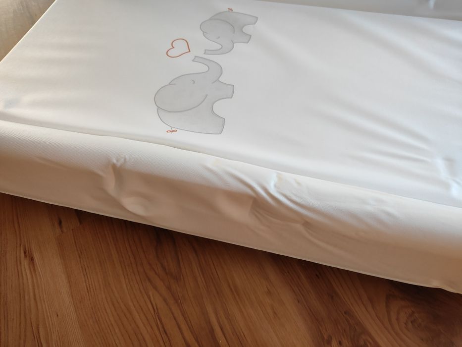 Przewijak na łóżeczko