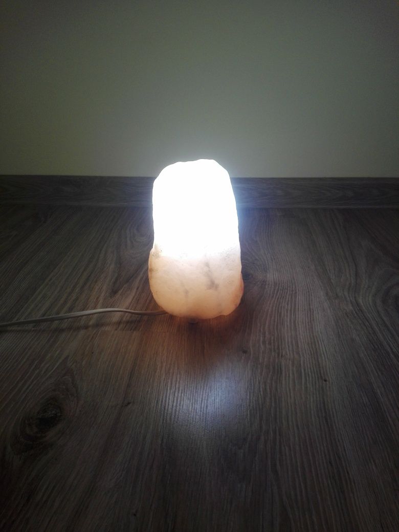 Lampka solna, nocna, bryła soli wieliczka. Stan bdb.