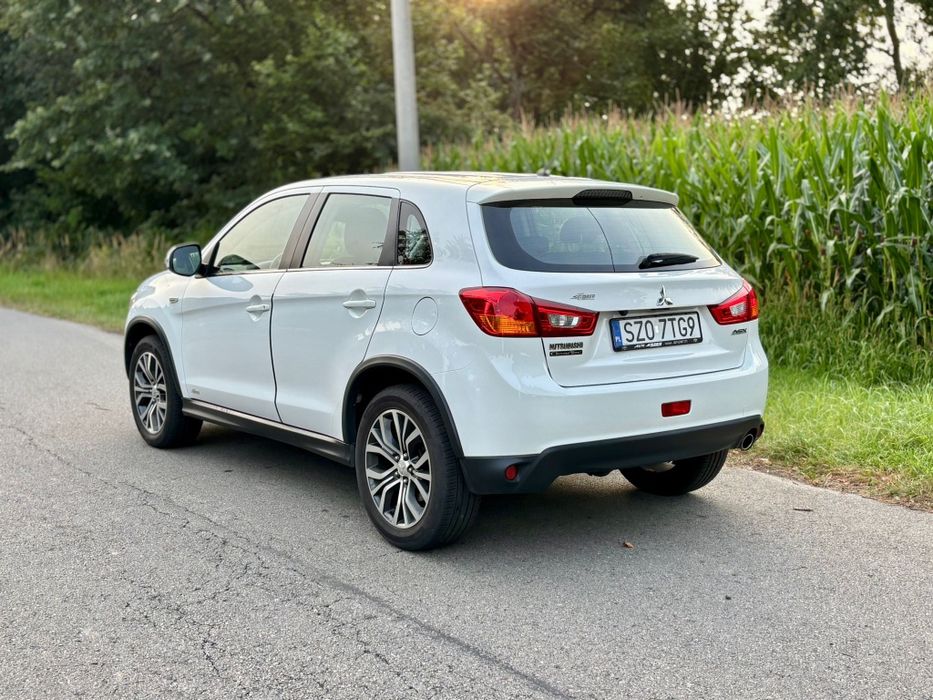 Sprzedam używany samochód osobowy marki Mitsubishi ASX z 2016 roku.